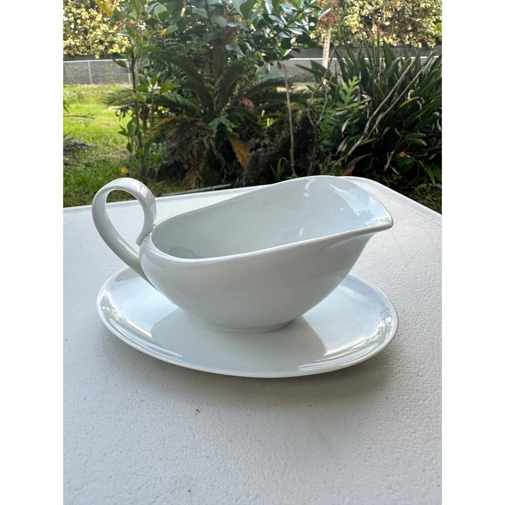 VTG Hutschenreuther Hohenberg Glazed Porcelain Gravy Boat Attached Underplate